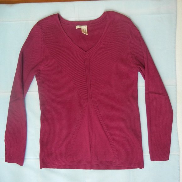 Dkny Sweaters - DKNY Jeans Wmn XL V Neck Long Sleeve Sweater Fine Gauge Knitted pattern Cabernet